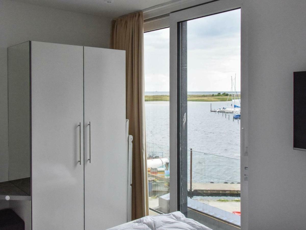 Apartment 6 Person In *